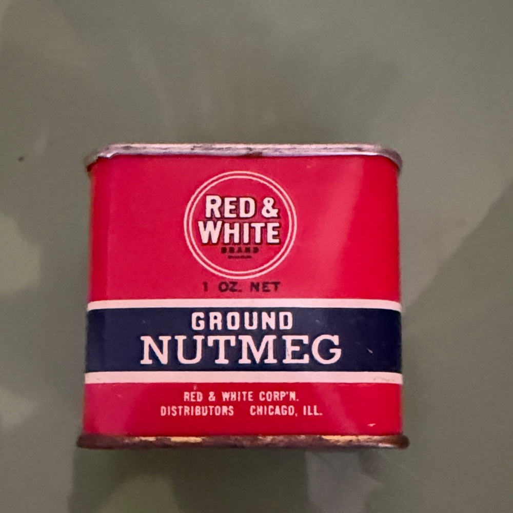 Red & White Ground Nutmeg Tin